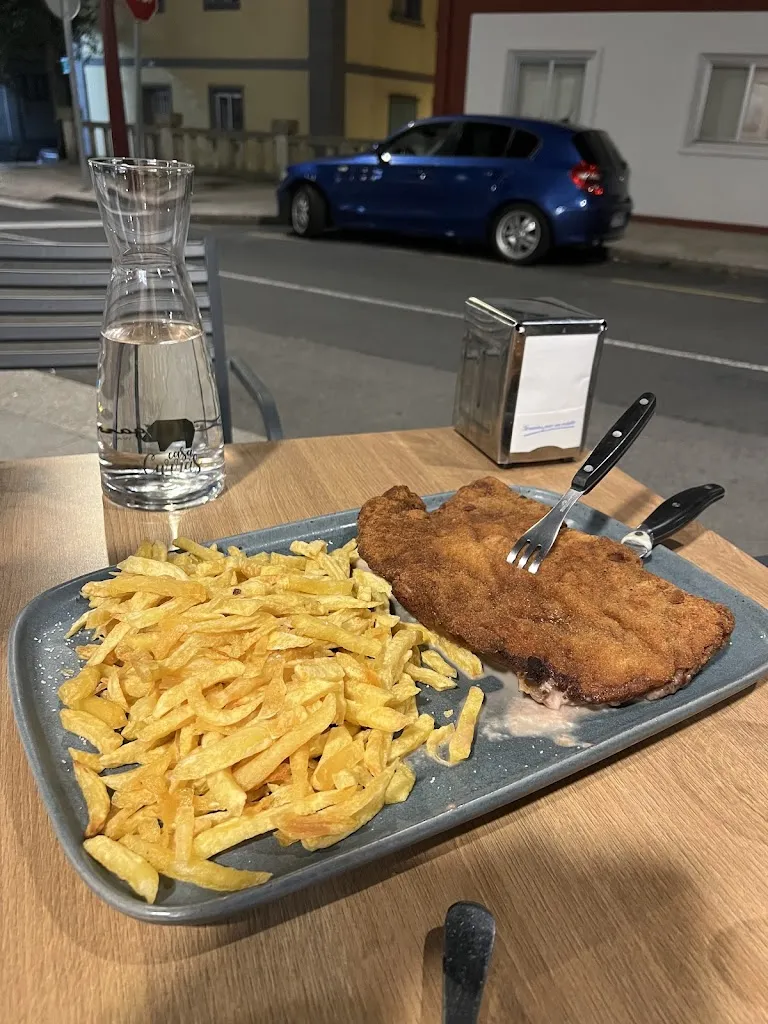 Alejandro Varela Rodriguez_Casa Currás (Calle Rosalia)_Lalín_review