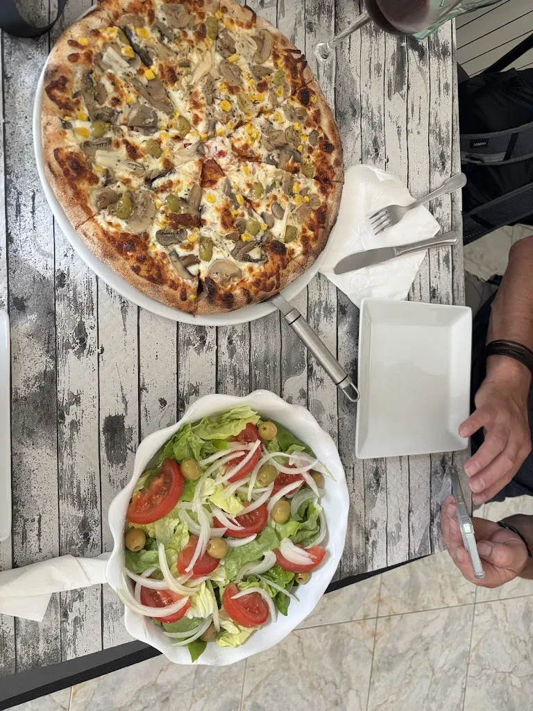 Noël Roegiest_Restaurante Pizzaría Novo Hechizo_Lalín_review