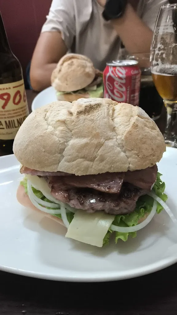 Andrés Hermida-C. Manzano_Burguer La Flor_Lalín_review