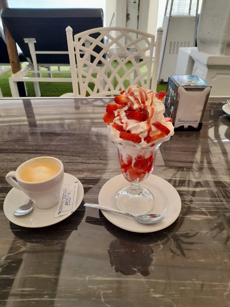 Paul James Harris_Cafe Paris Restaurante_Santa Pola_avis