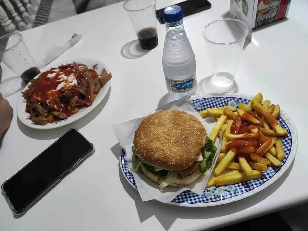 Zaira Eiriz Pérez_Madina Doner Kebab Lalín  - A mellor salsa do mundo - Temos Hamburguesa_Lalín_review