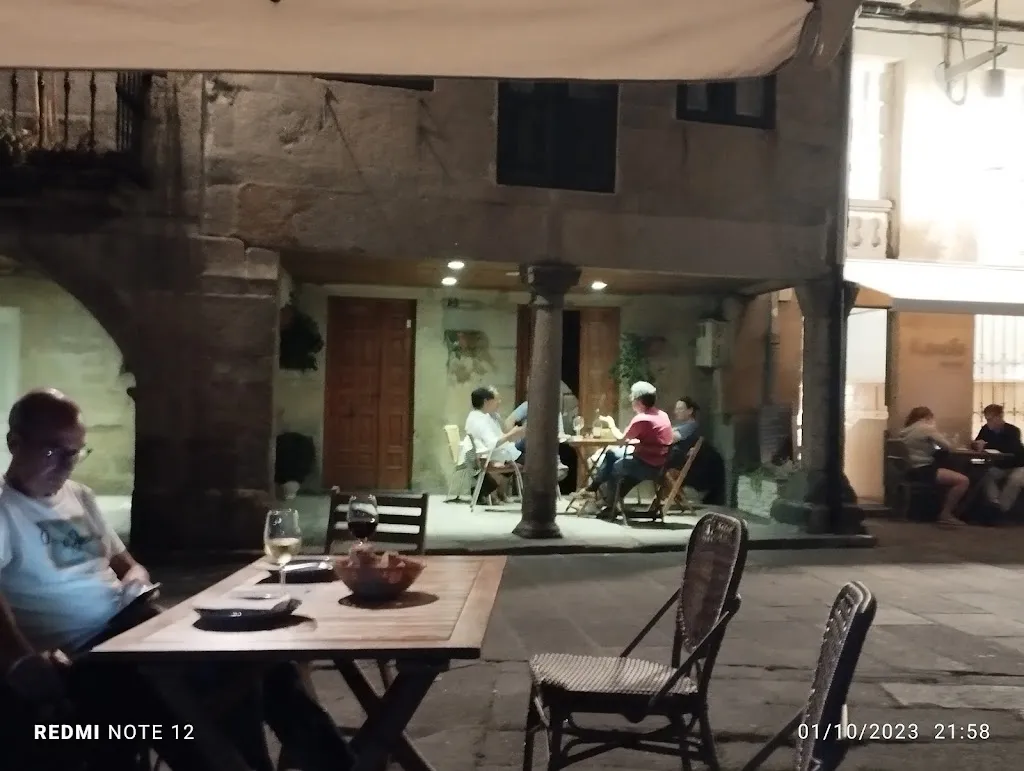 Sue Round_Pinela Terraza - Poio_Poio_review