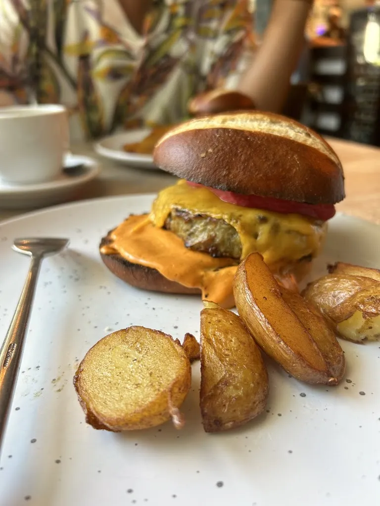 Monika Tewari_ABUBrasa_Abla_Bewertung