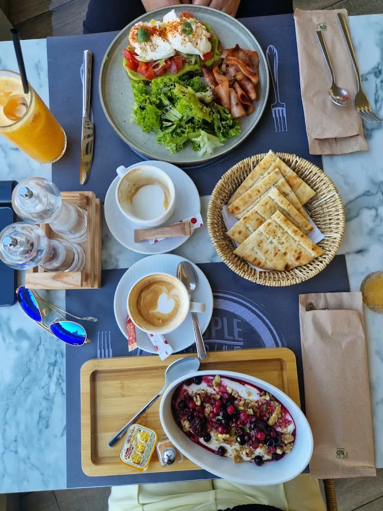 Tim Hall_KooKoo Bar Restaurant Rooftop_Oia_review