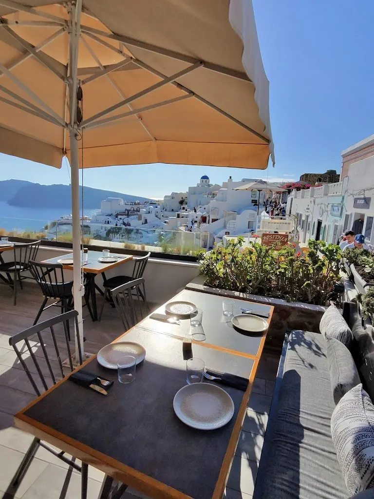 Thalami_Oia_slider_image_3