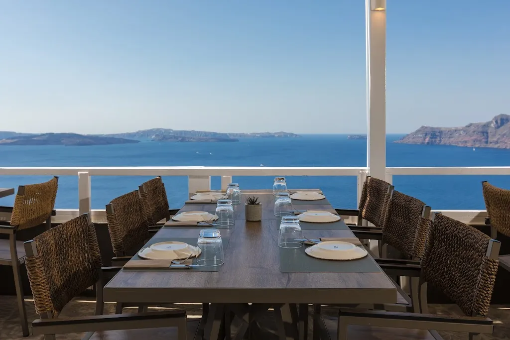 Pelekanos_Oia_slider_image_1