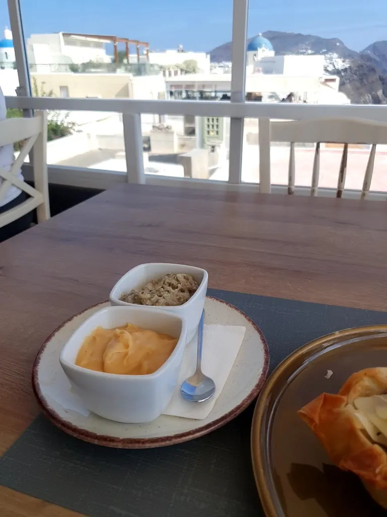 Pelekanos_Oia_slider_image_2