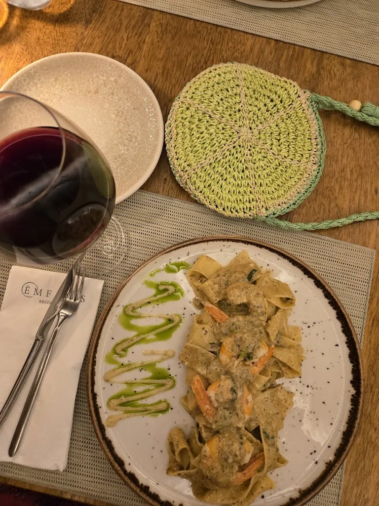 Jade Johal_Emfasis Restaurant_Oia_review