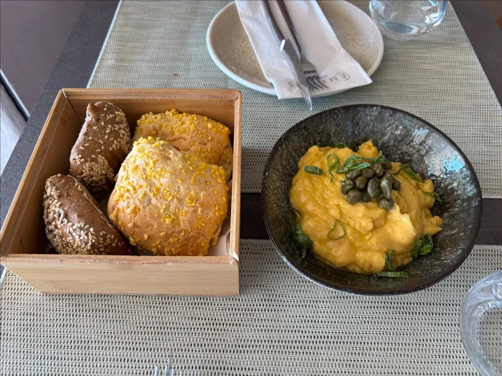 HY_Emfasis Restaurant_Oia_review