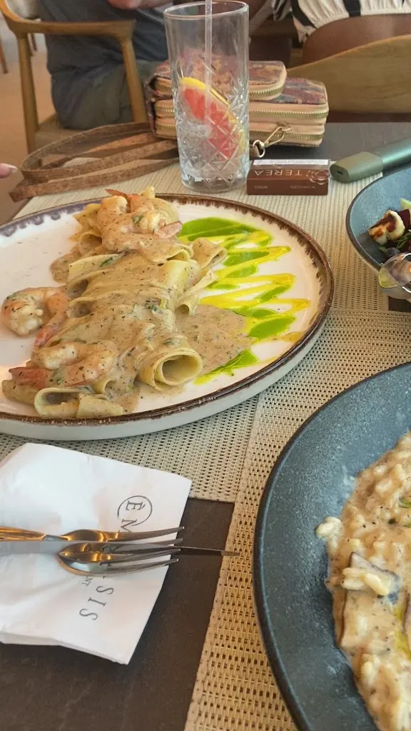 Emfasis Restaurant_Oia_slider_image_2