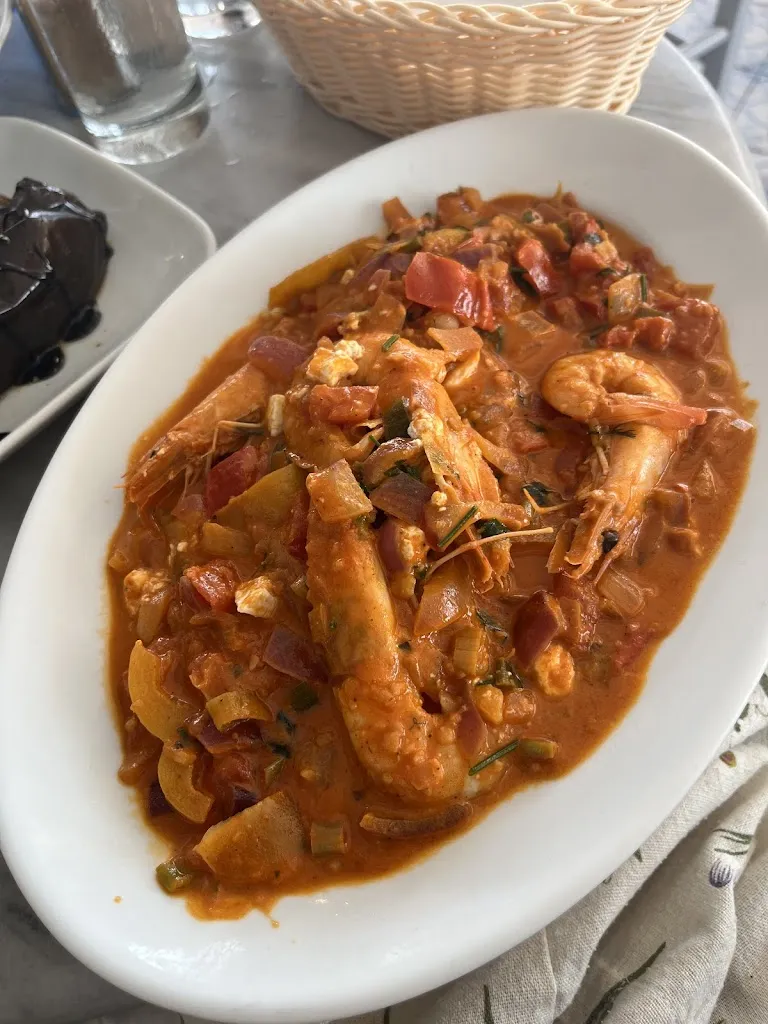 Chanatporn Chotrattanawimon_Lotza_Oia_review