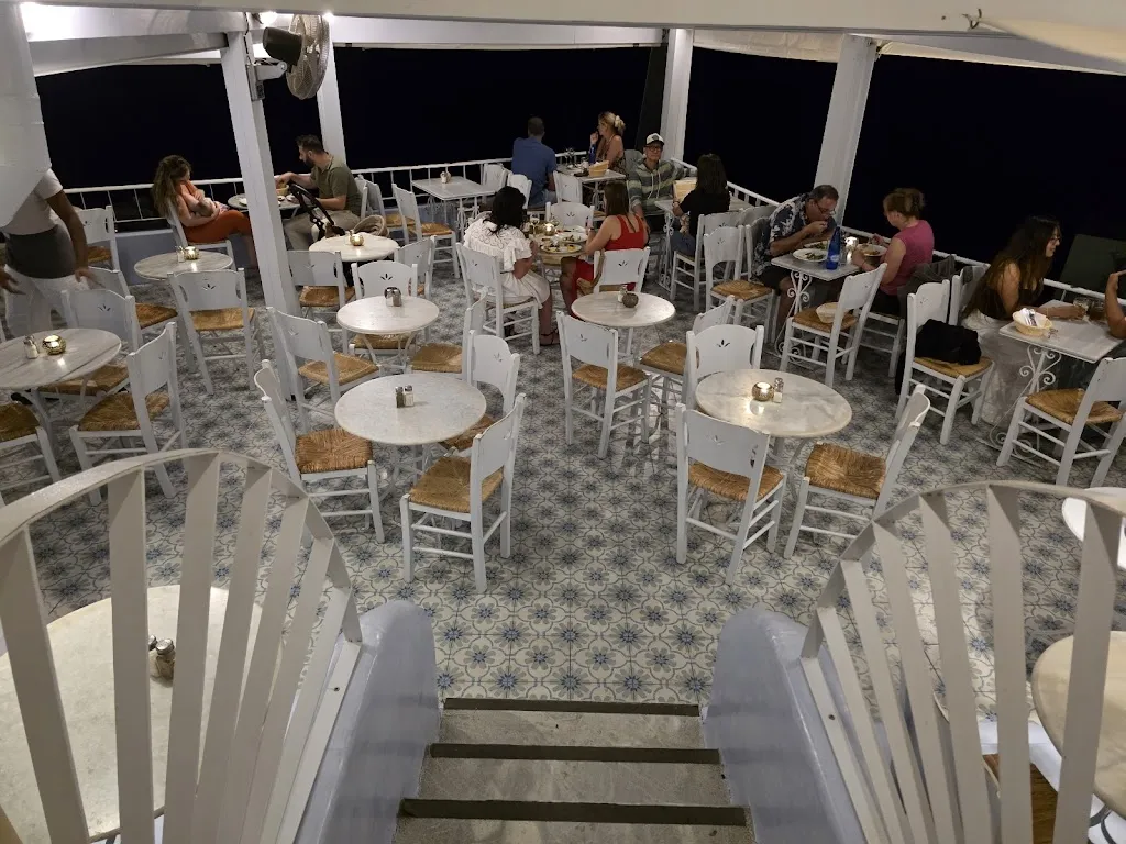 Lotza_Oia_slider_image_3