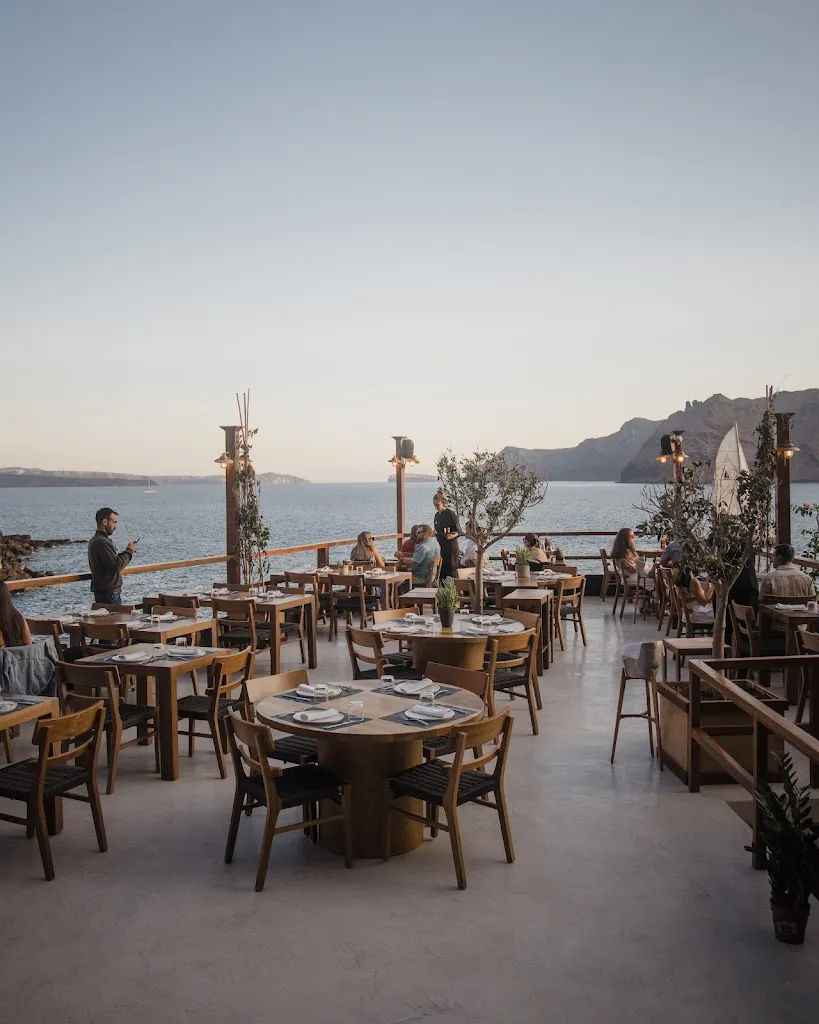Ammoudi Fish Tavern restaurant in Oia