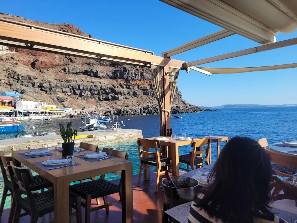 Ammoudi Fish Tavern_Oia_slider_image_3
