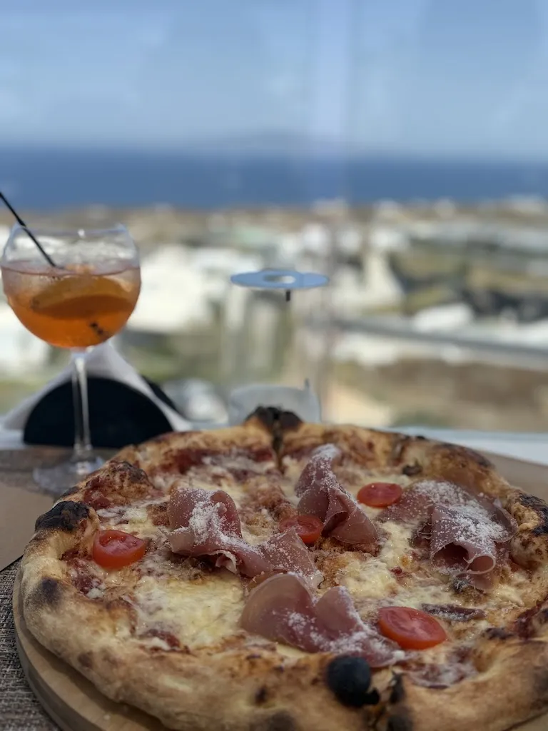 Kaylee_Tephra Rooftop_Oia_review