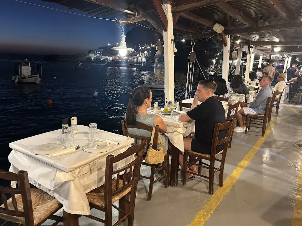 Dimitris Ammoudi Taverna_Oia_slider_image_3