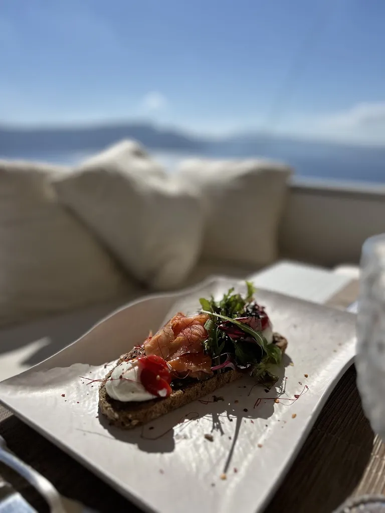 Laura Teodoro Franco_Alexios_Oia_review