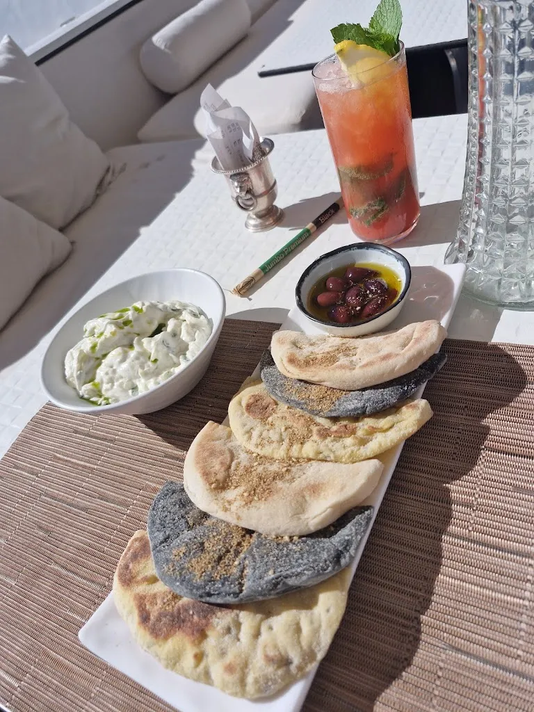 Adriano Ivo Bisconti_Alexios_Oia_review