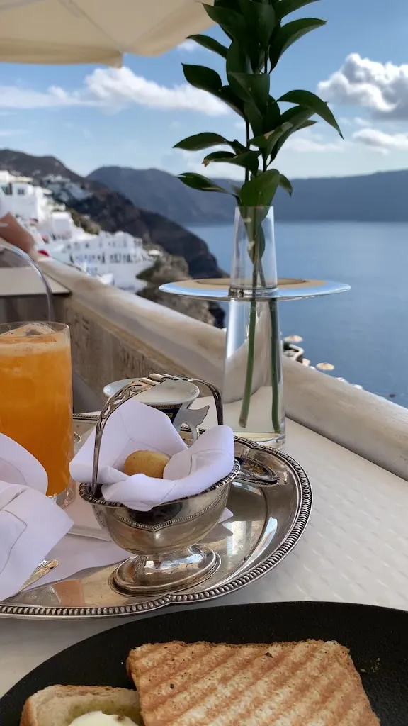 Alexios_Oia_slider_image_2