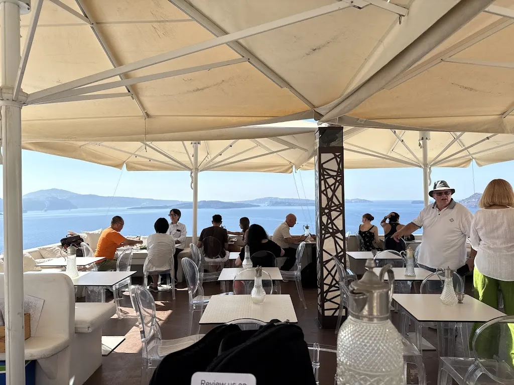 Alexios_Oia_slider_image_3