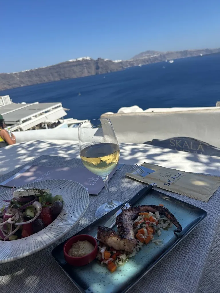 Cansu taş_Skala_Oia_review