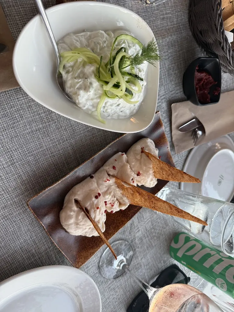 Andreea Calin_Skala_Oia_review