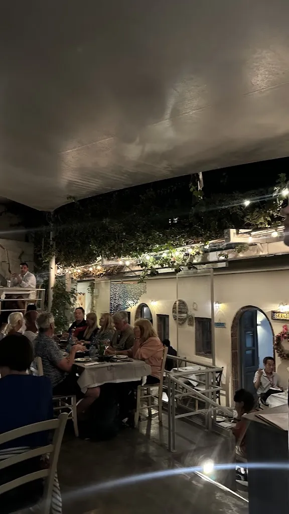 Romanova_Skala_Oia_review