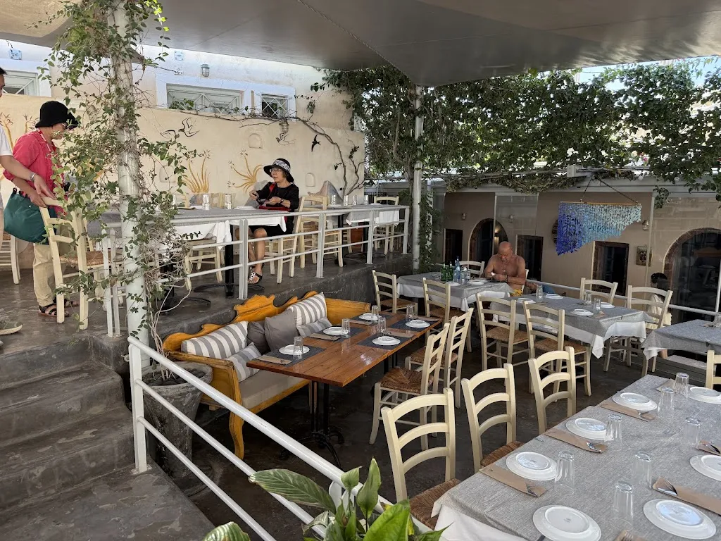 Skala restaurant in Oia