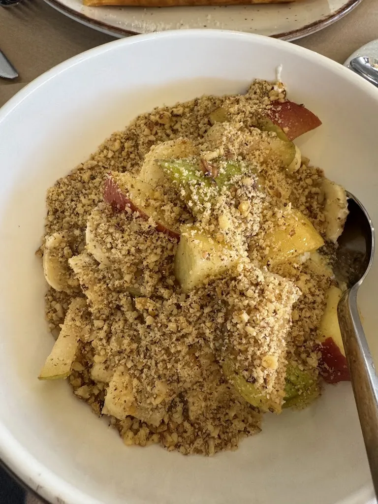 Cher L_Hungry Donkey_Oia_review