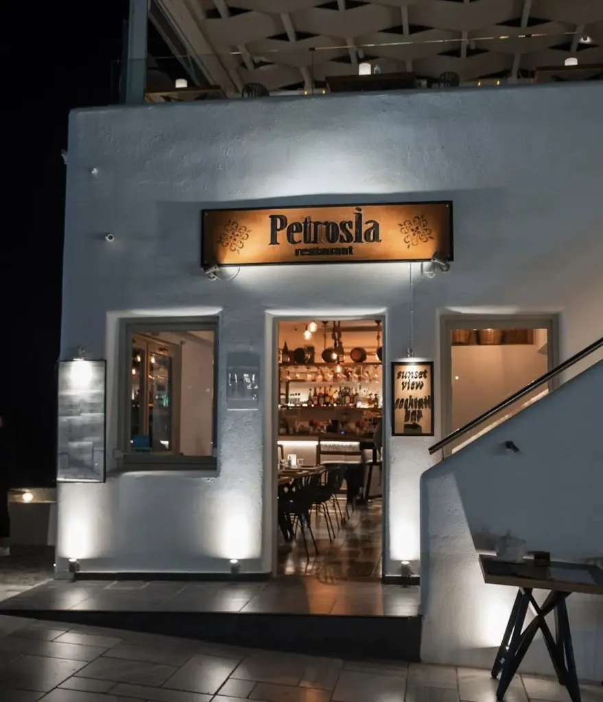 Petrosia_Oia_slider_image_1