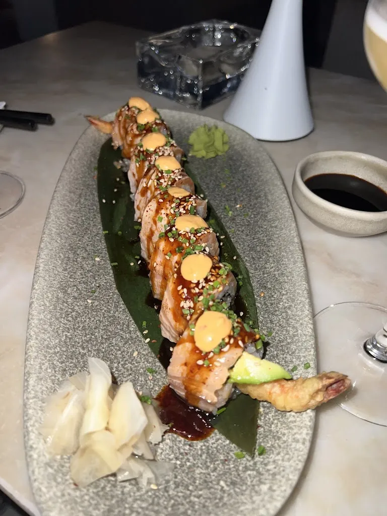 Chiedza Zhou_Trinity Santorini_Oia_review