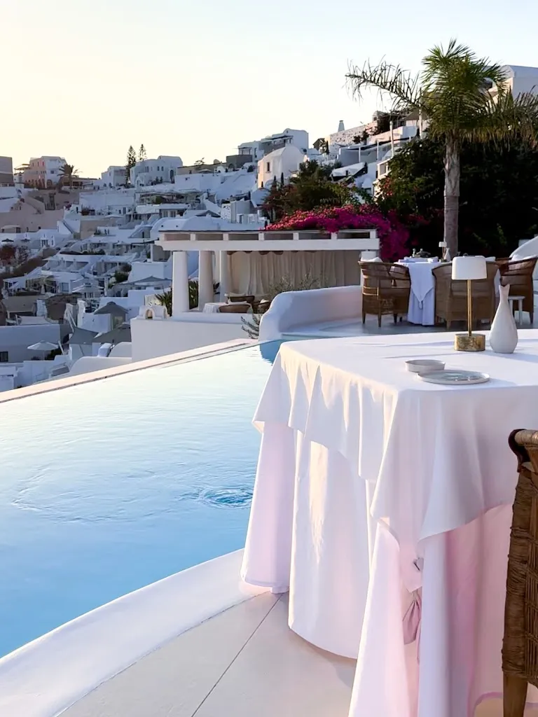 Botrini's Santorini_Oia_slider_image_1