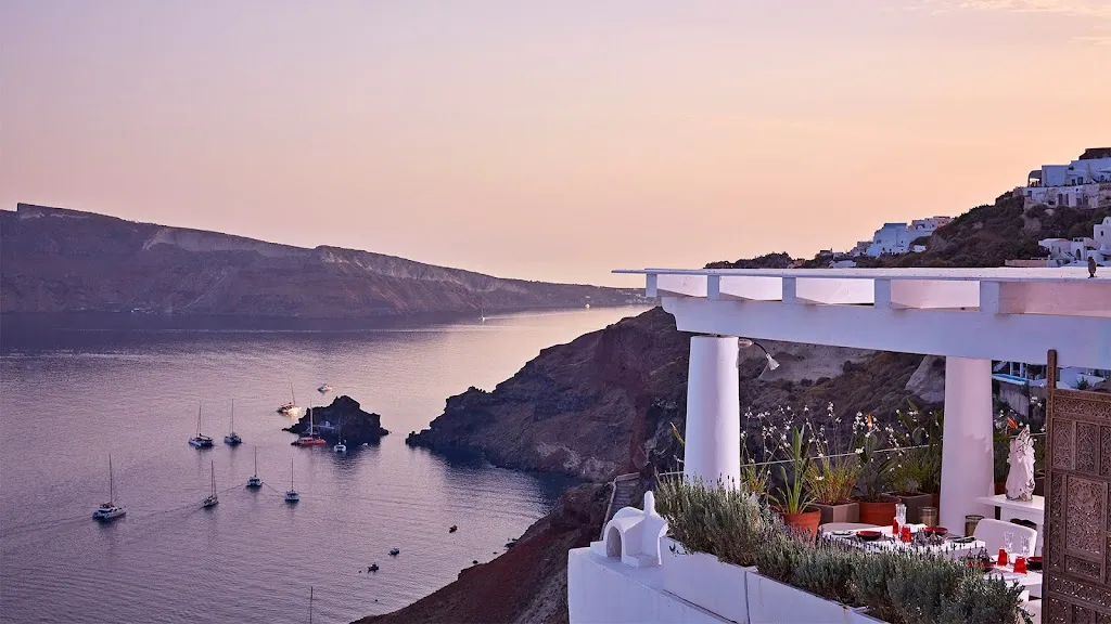 Botrini's Santorini_Oia_slider_image_3