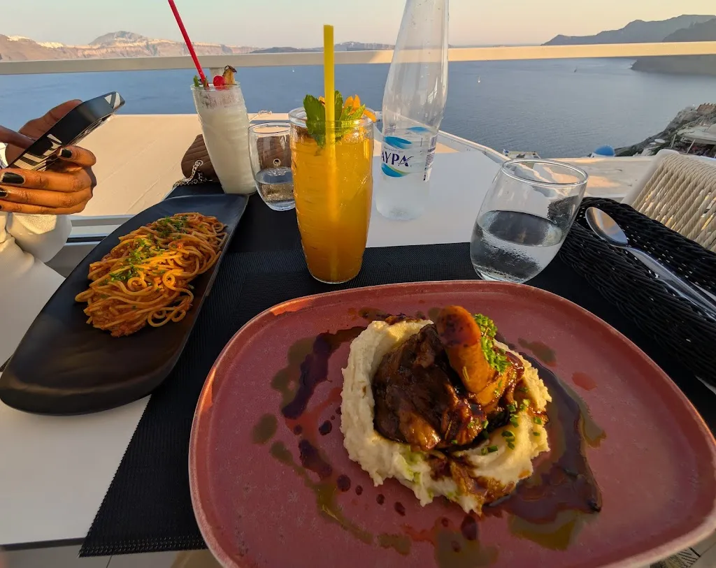 Matt Roberts_Strogili_Oia_review