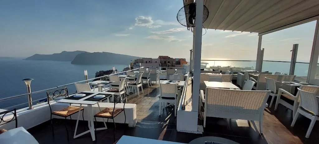 Strogili restaurant in Oia