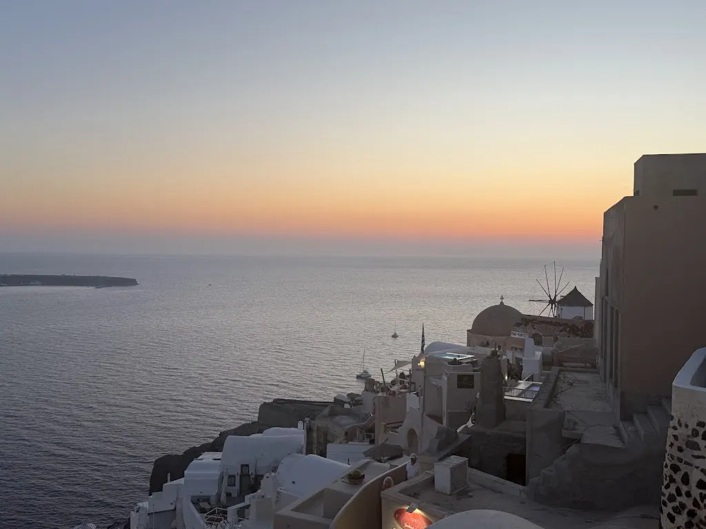 Kamil Migas_Santorini Sunsets_Oia_review
