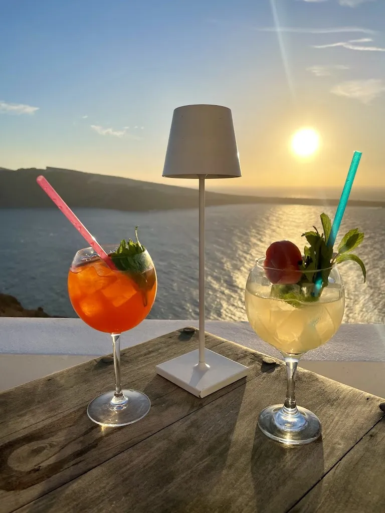 Santorini Sunsets_Oia_slider_image_3