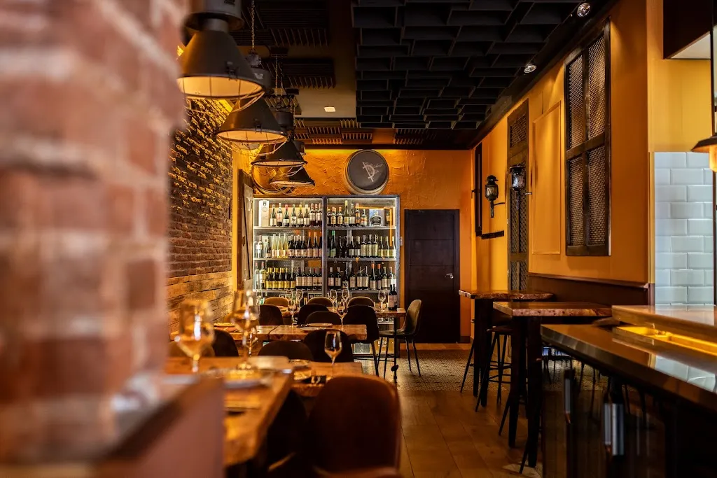 El Puntapié Bodegón restaurant in Portas