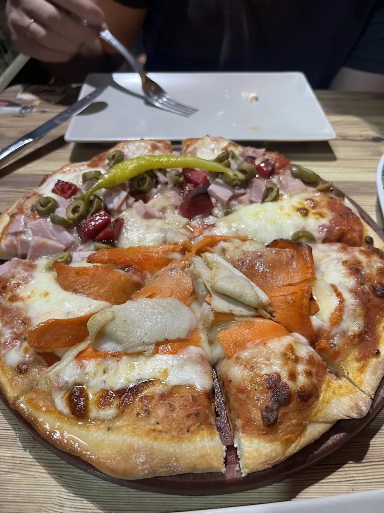 Restaurante-Pizzería Porta Latina_Portas_slider_image_3