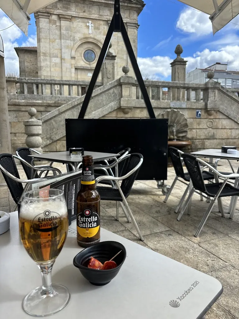 Alexis Rakochy_Tele Bar_Pontecesures_review