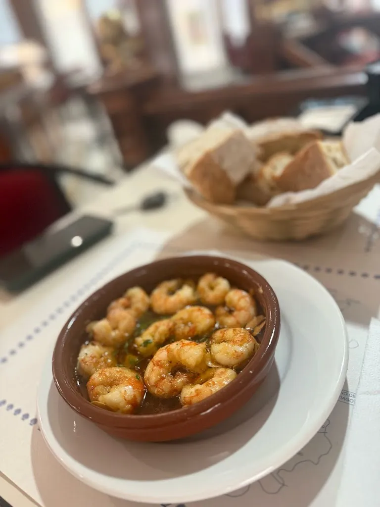 Fernando Quiroga_Café-bar centro rodeiro_Rodeiro_review