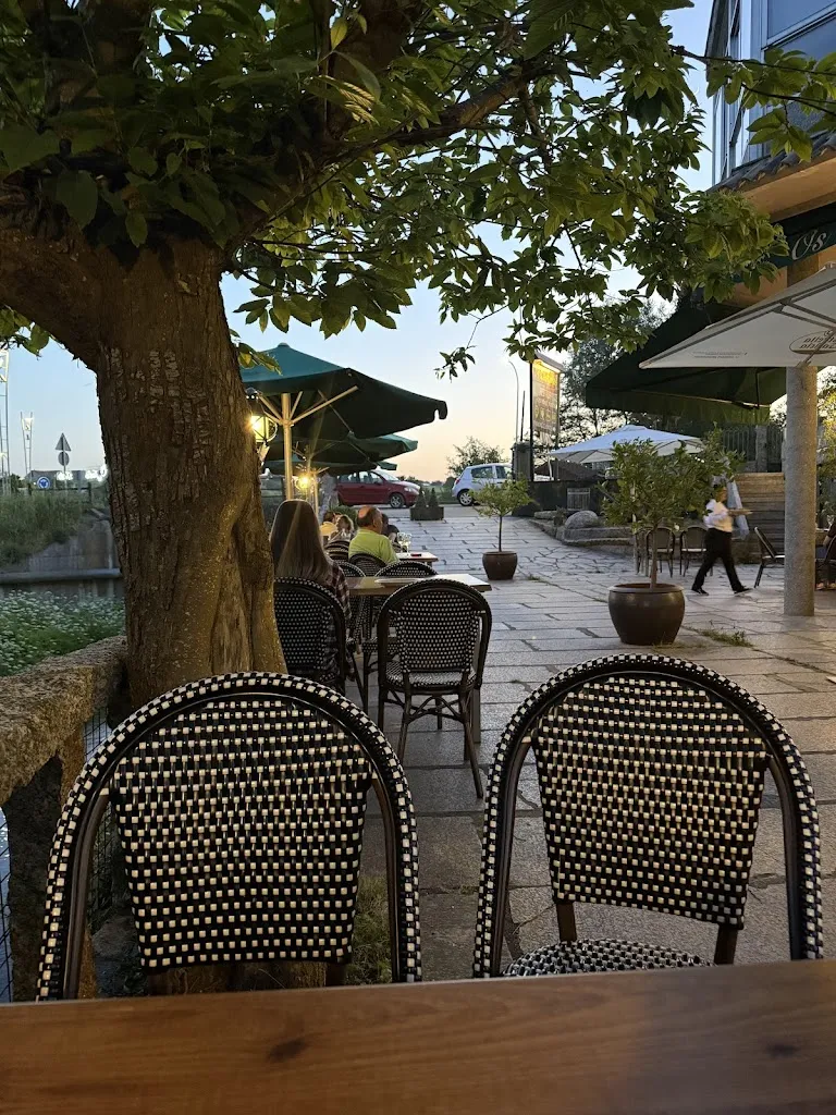 Jane Joyce_Hospedaje Rústico - Restaurante Os Castaños_Ribadumia_review