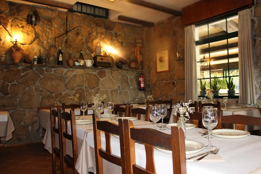 Hospedaje Rústico - Restaurante Os Castaños restaurant in Ribadumia
