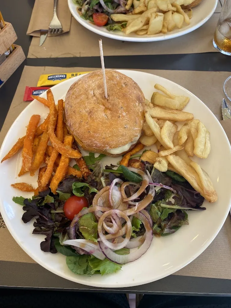 Tristam MacDonald_Rest. La Genuina_Nigrán_review