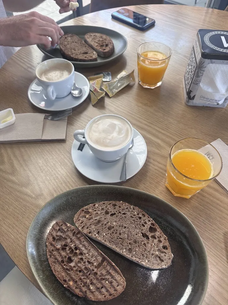 Amanda Fermiano_Medusa Brunch_Nigrán_review