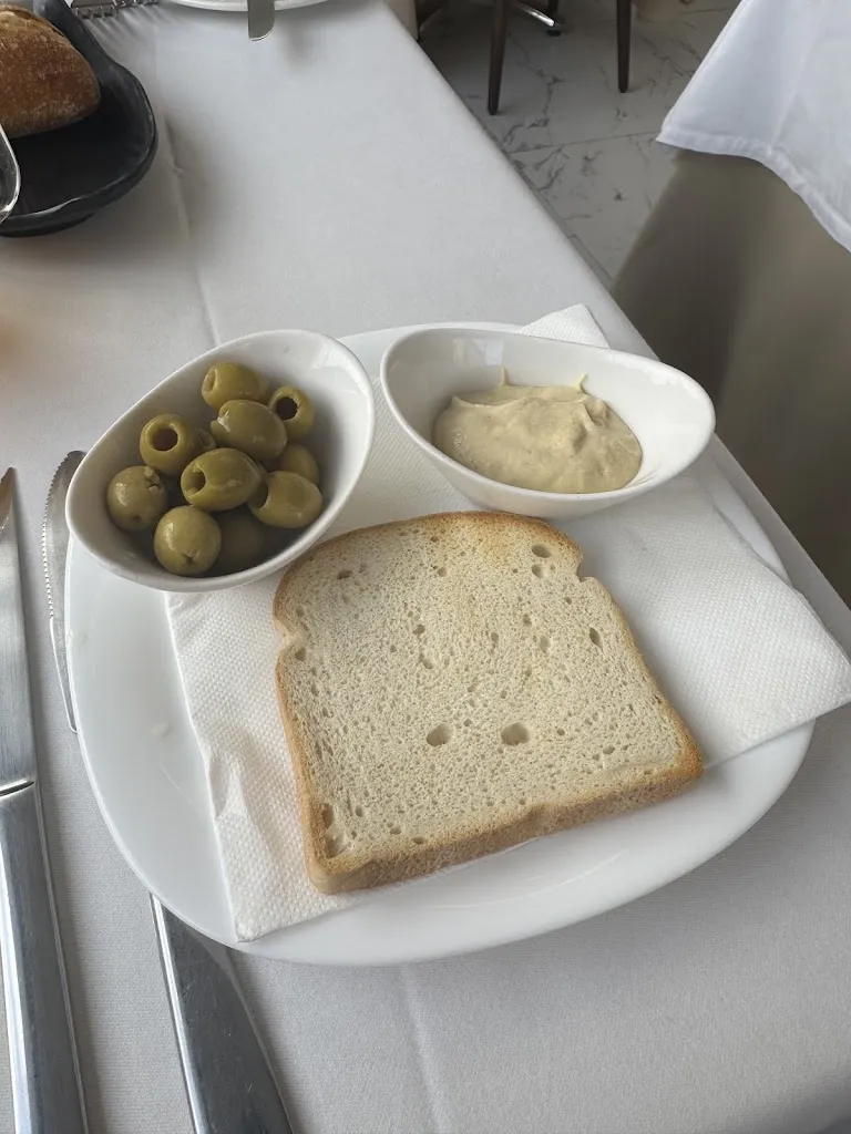 Beth Wood_The Olive Tree_Teulada_review