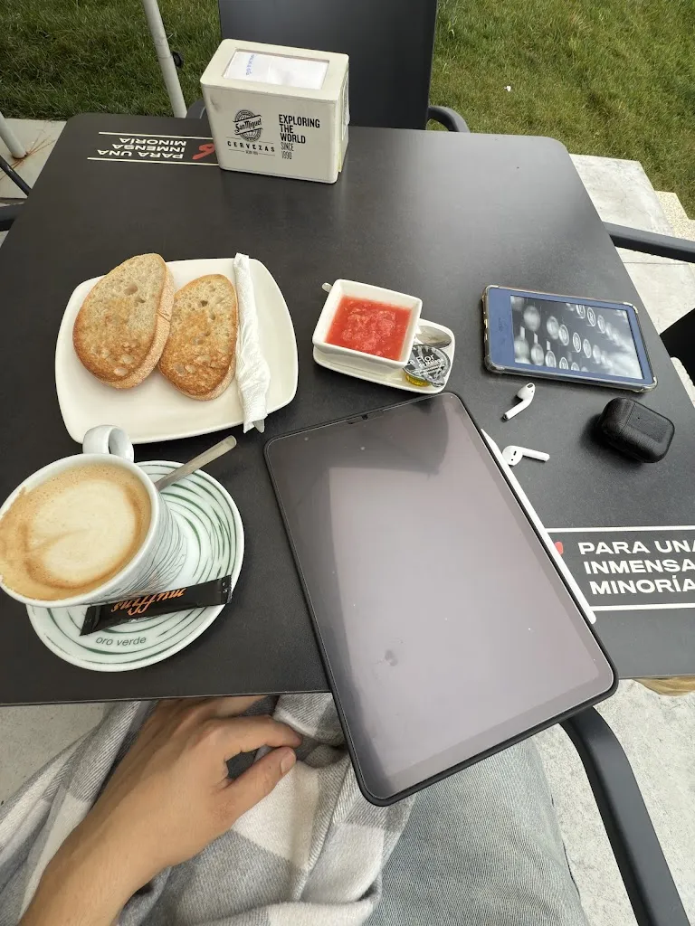 Mauro Videla_Muffins Café_Nigrán_review