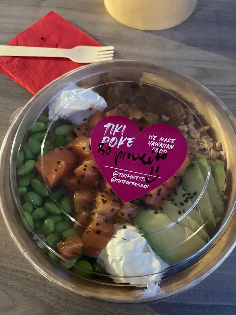 María Martínez_Tiki Poke_Nigrán_review