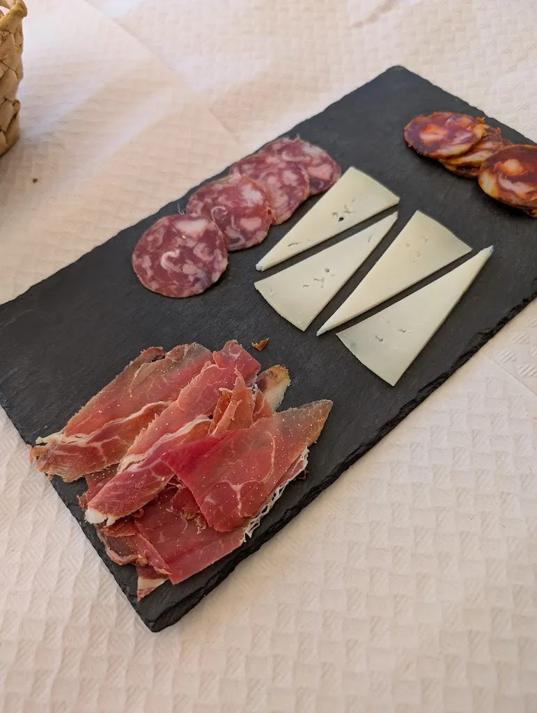 Enrico Knoll_A Chabola Panxón_Nigrán_review