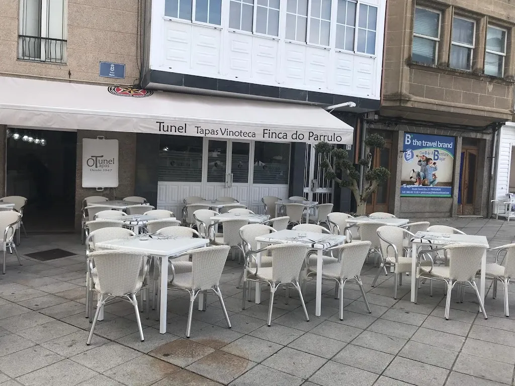 Túnel Tapas Vinoteca Finca do Parrulo restaurant in Ponteareas